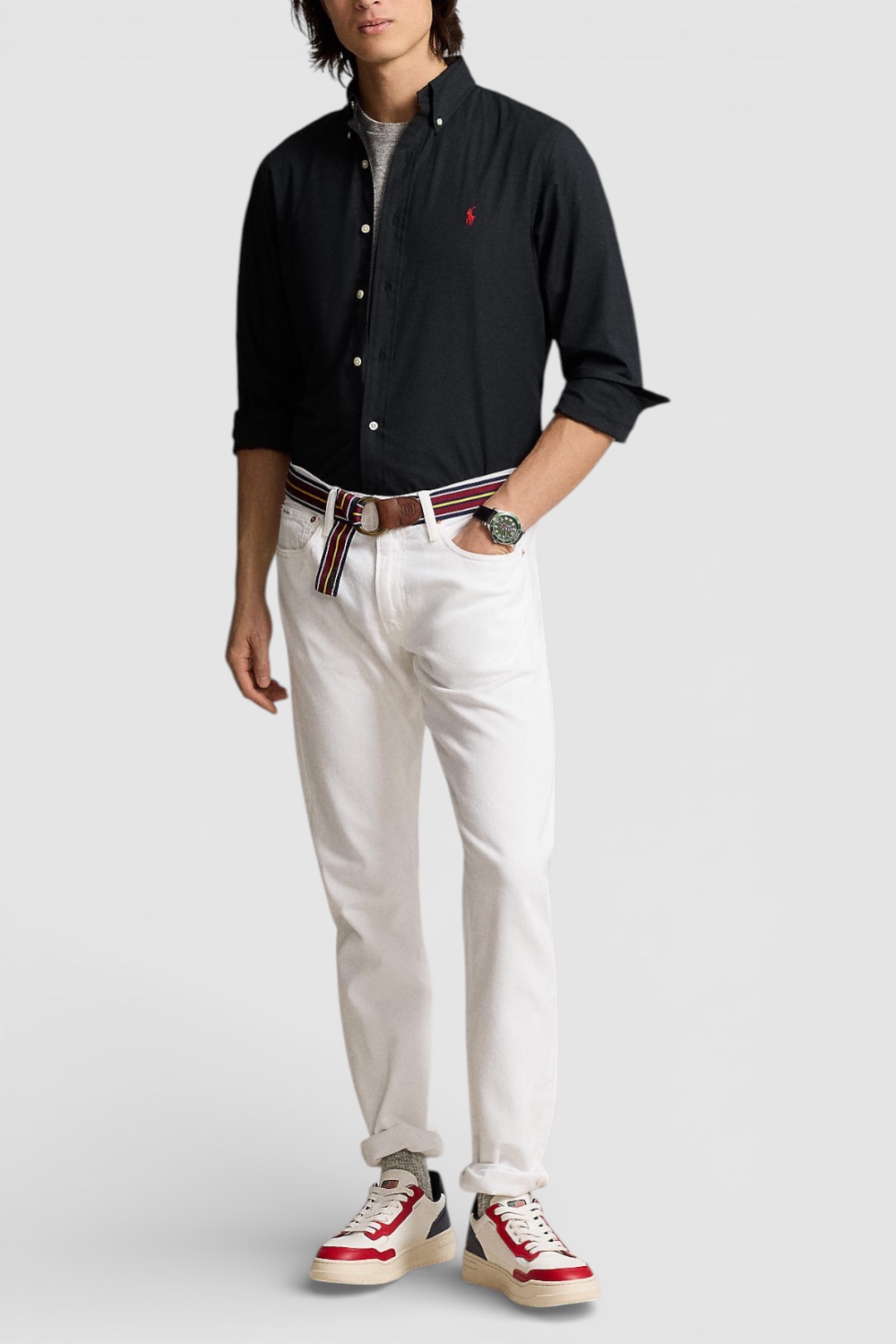 תמונת כל הלוק של חולצה מכופתרת